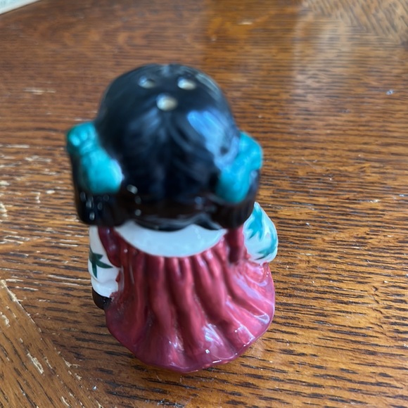 Holiday at Home salt and pepper shaker set - Picture 8 of 8